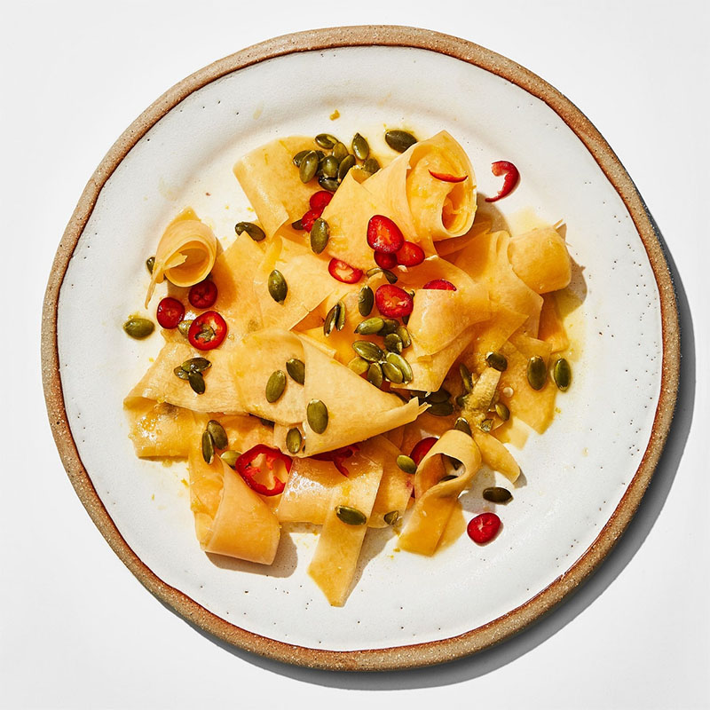  Yes, you can eat butternut squash raw: Thinly shave it into ribbons and marinate it in a zesty dressing and it’s a refreshing and fun new side for your fall table.
